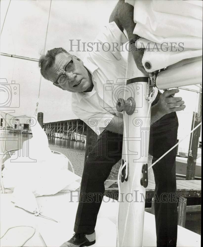 1968 Press Photo Alban Jarratt of Houston is retired Lykes Bros. Steamship mate.- Historic Images