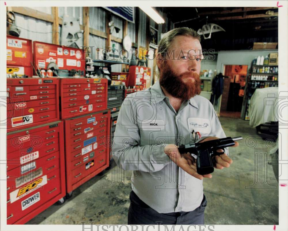 1994 Press Photo Rick Simmons holds firearm he sells at his Simmons Racing shop.- Historic Images