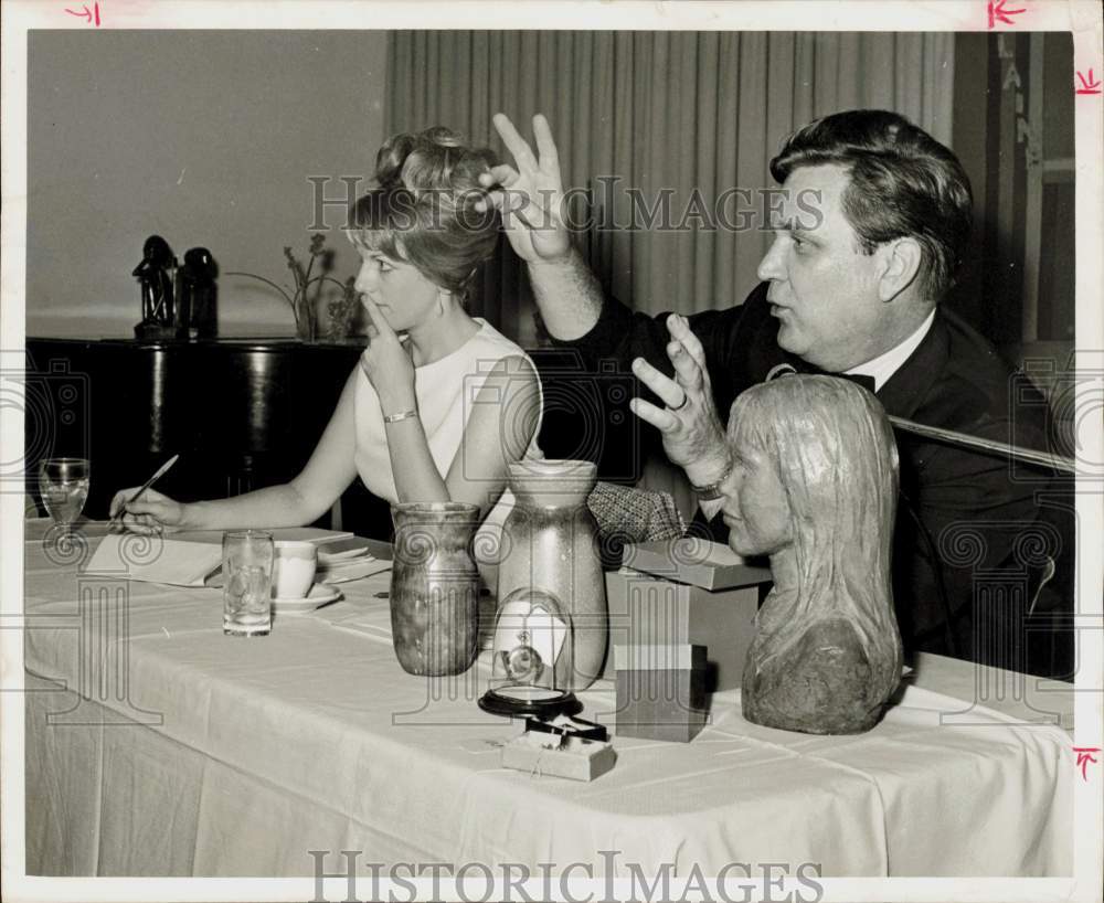 1967 Press Photo Auctioneer William Simpson and Marge Brichler take bids- Historic Images