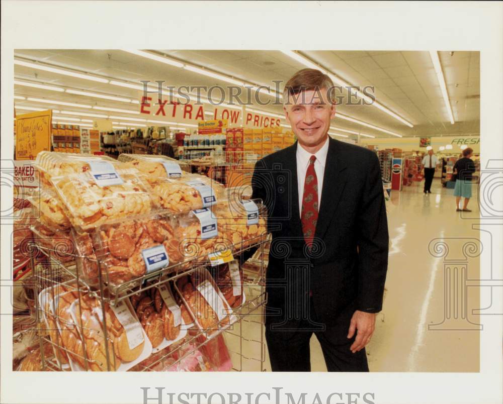 1992 Press Photo Food Lion President Tom Smith at North Carolina Food Lion store- Historic Images