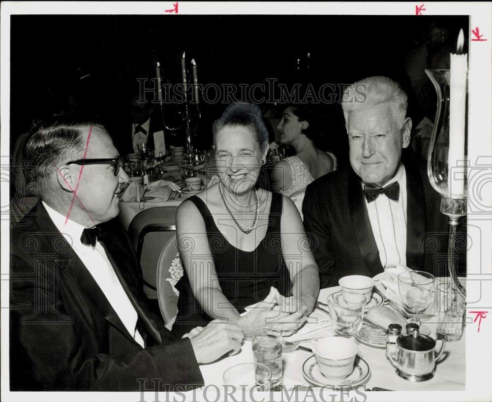 1966 Press Photo R.E. and Mrs. Smith of Houston attend dinner event in Texas- Historic Images