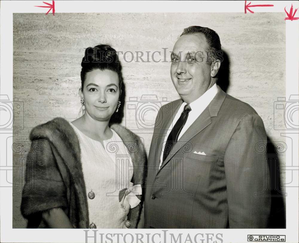 1968 Press Photo Mr. and Mrs. James Hill attend the Grand Opera in Houston- Historic Images