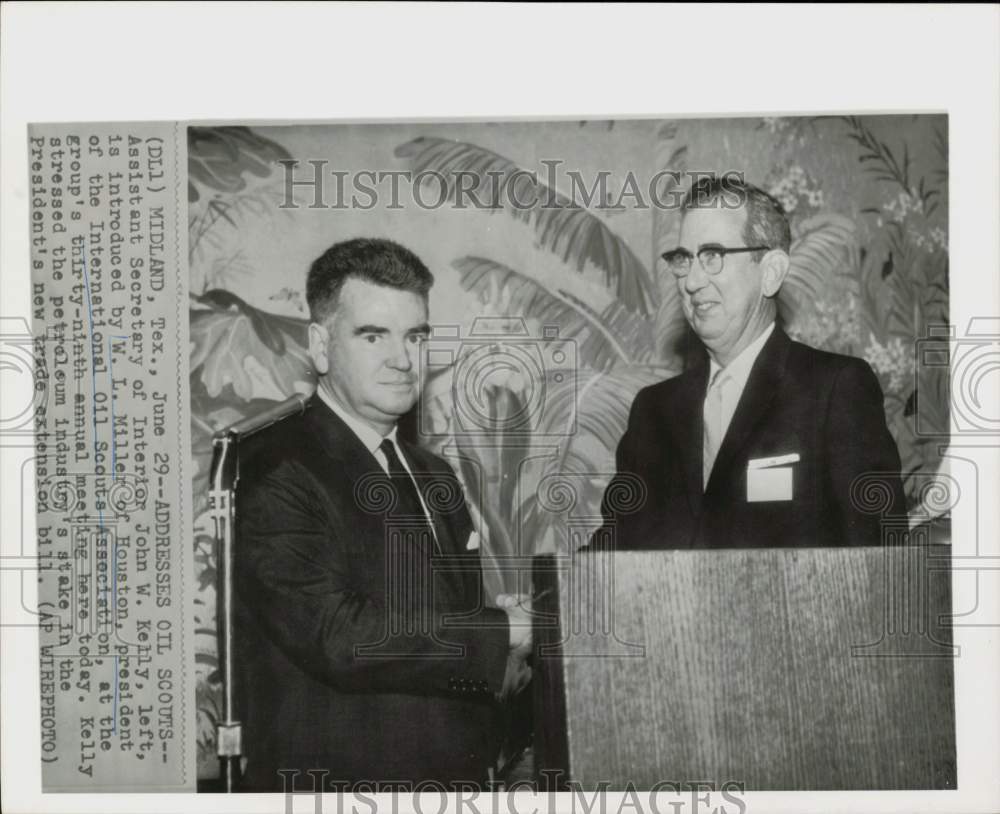 1962 Press Photo John Kelly and W.L. Miller attend Oil Scouts&#39; Midland meeting.- Historic Images