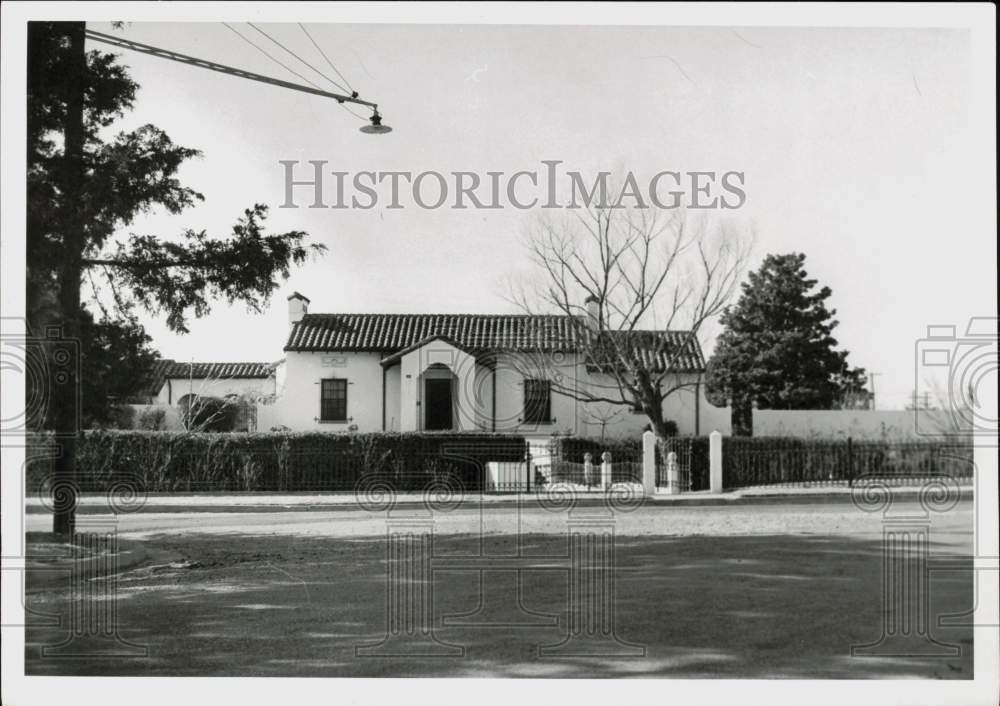 1956 Press Photo Home of A.B. Shoemake, involved in insurance fraud. - hpa96566- Historic Images