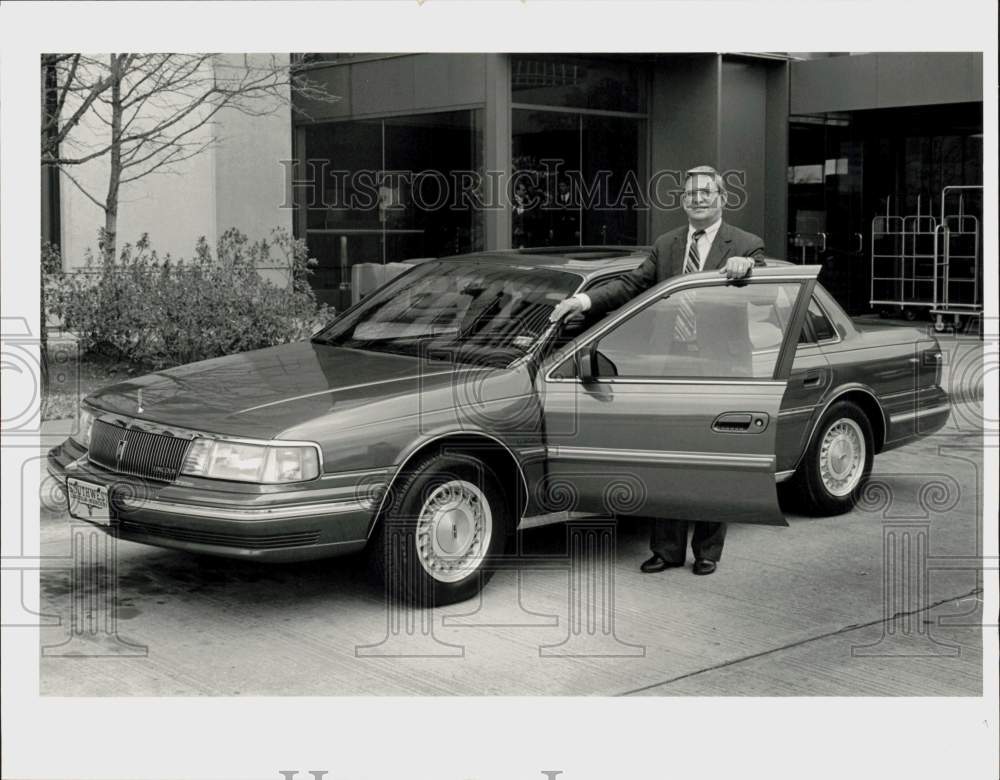 1988 Press Photo Ross Roberts, Lincoln Mercury Division general manager, Texas- Historic Images