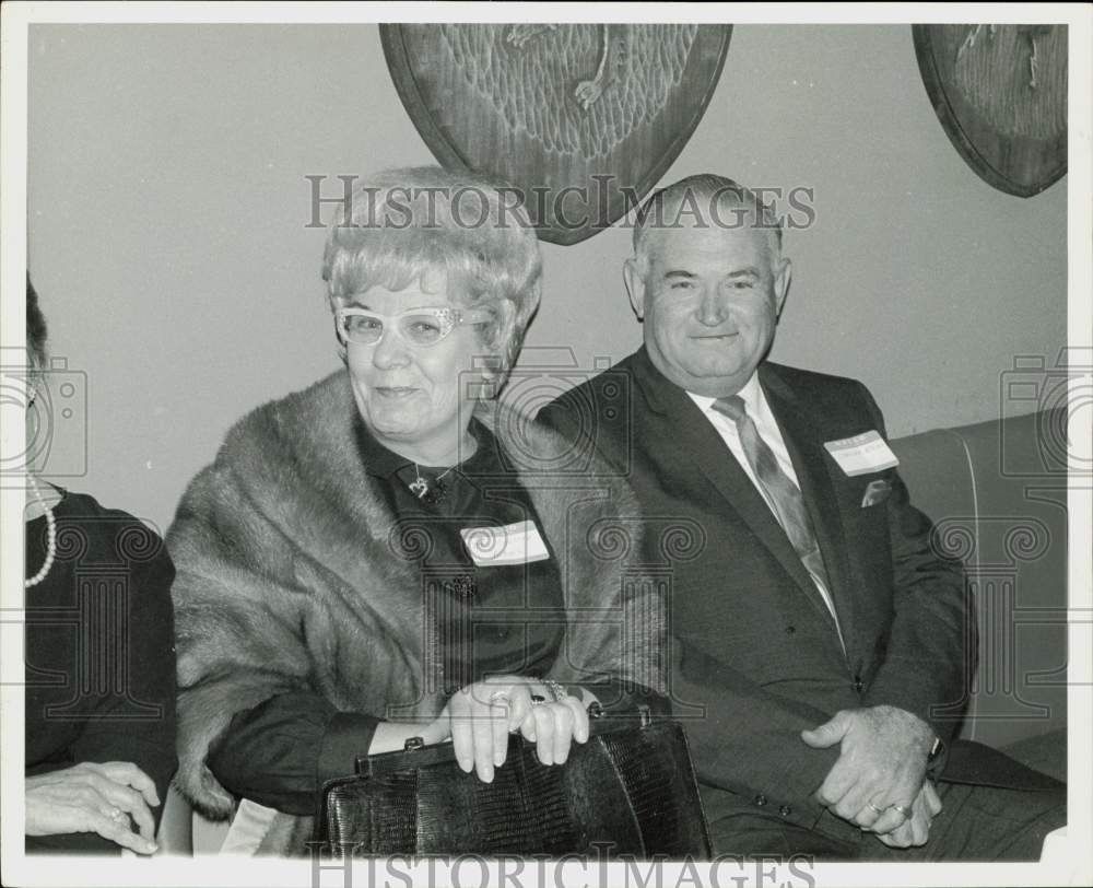 1967 Press Photo Chester and Mrs. Atkins shown at Alfred Village Restaurant.- Historic Images