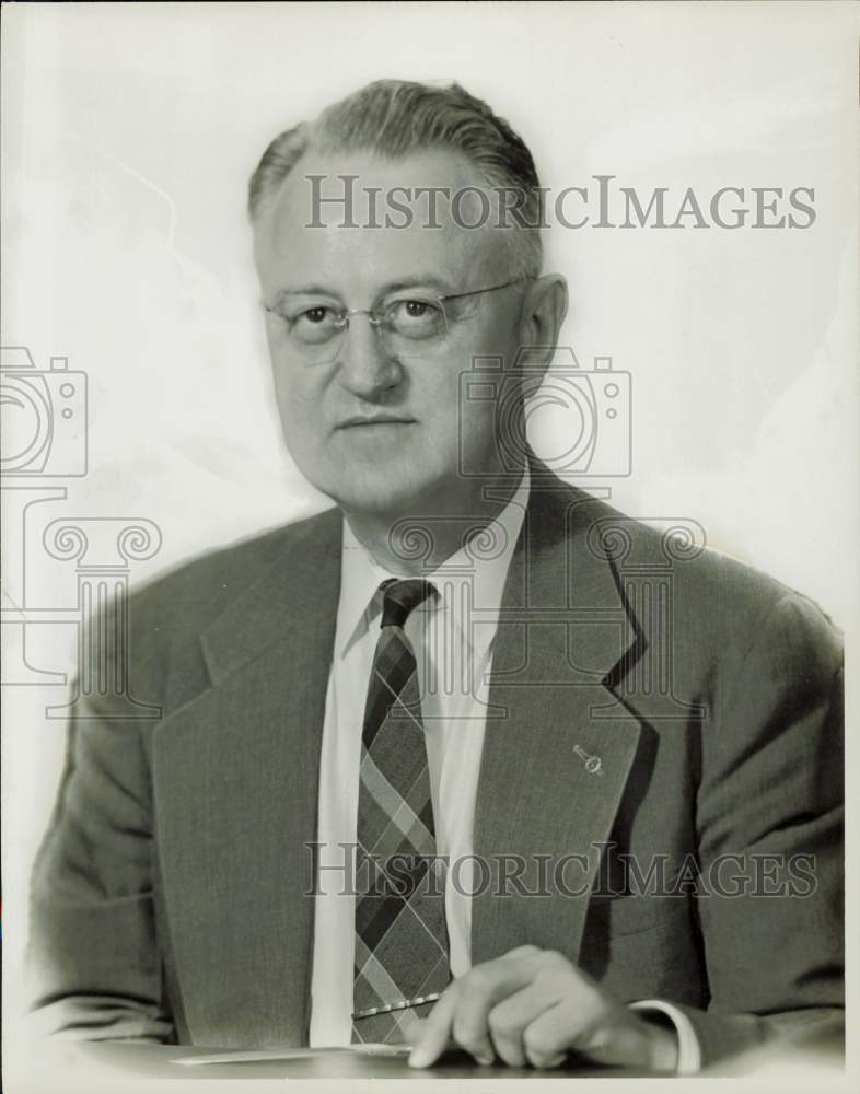 1950 Press Photo Dr. Lee Cady, Veterans Administration Hospital Director- Historic Images