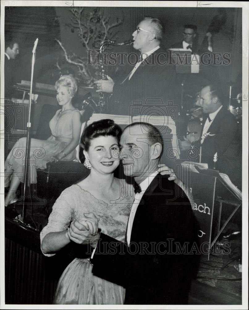 1960 Press Photo John and Beth Goodman dancing at party in Houston - hpa97738- Historic Images