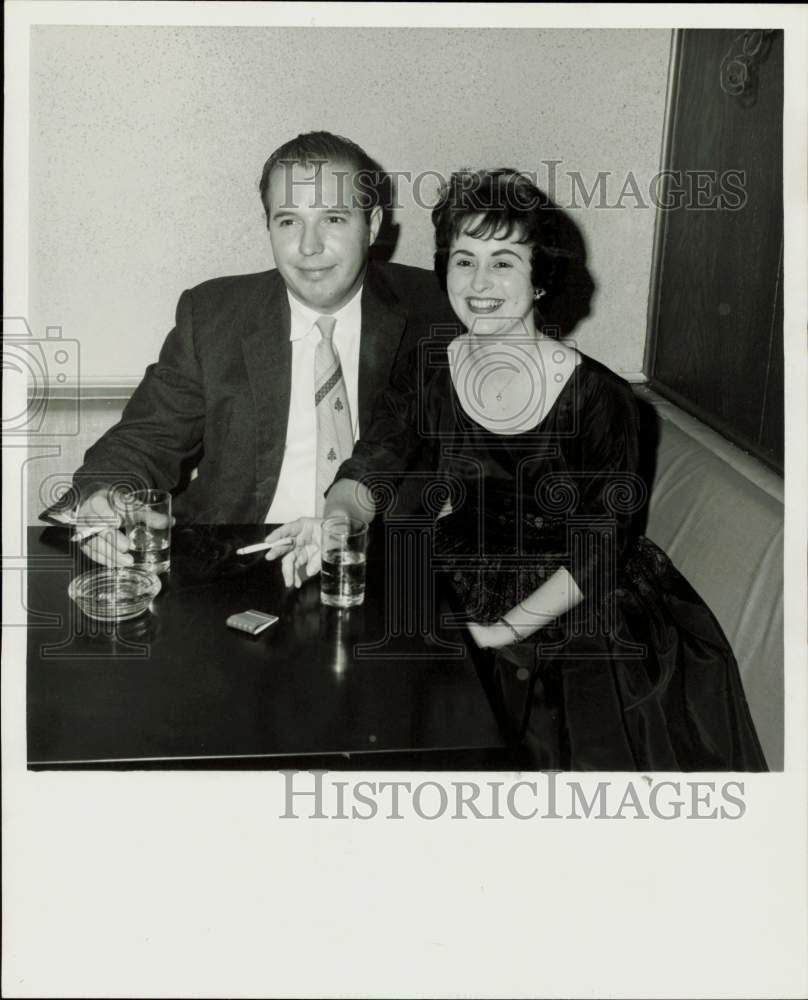 1961 Press Photo D.L. and Bonnie Bales at the Boulevard Club. - hpa97791- Historic Images