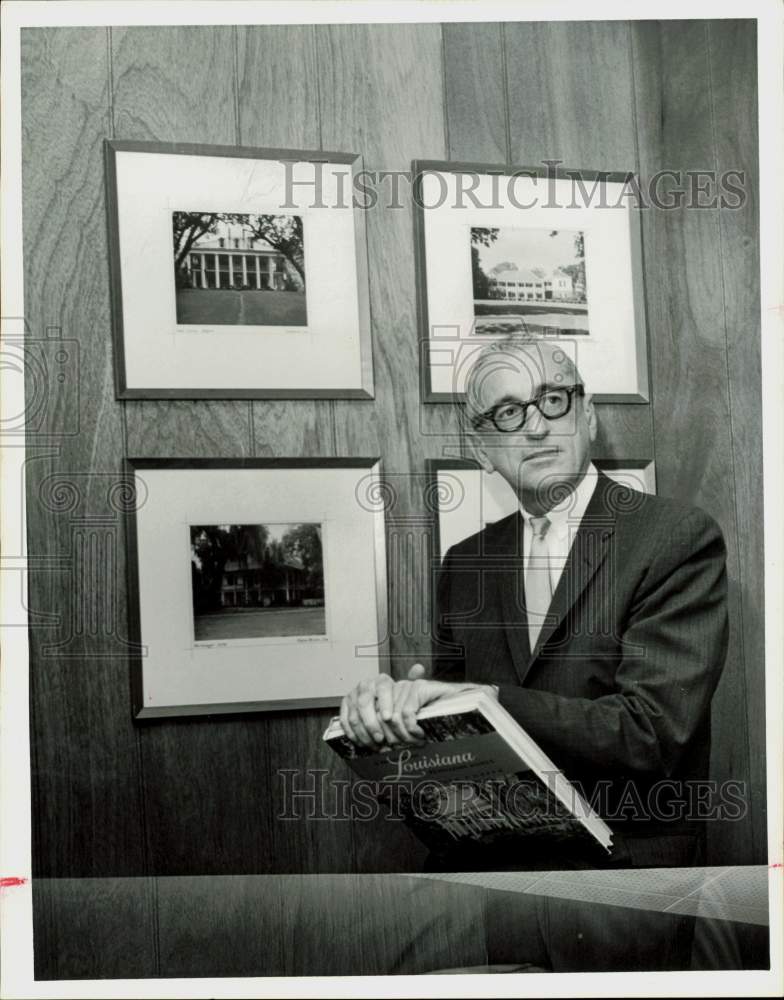 1962 Press Photo Thomas Daley, advertising executive in office with pictures.- Historic Images