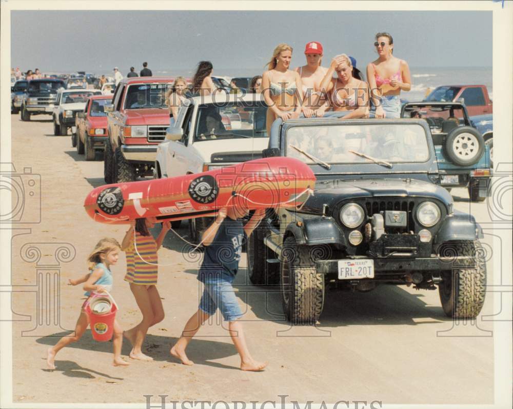 1994 Press Photo Spring Break children and teenagers at Bolivar Peninsula.- Historic Images