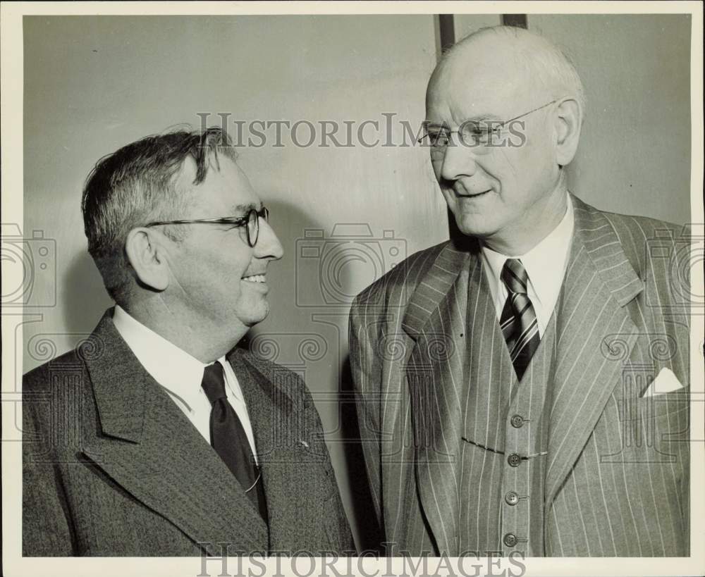 1955 Press Photo Frank Baldwin and Franklin Thomas confer - hpa97961- Historic Images