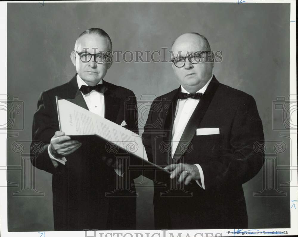 1965 Press Photo Marlin E. Sandlin and Harry C. Webb confer over program.- Historic Images