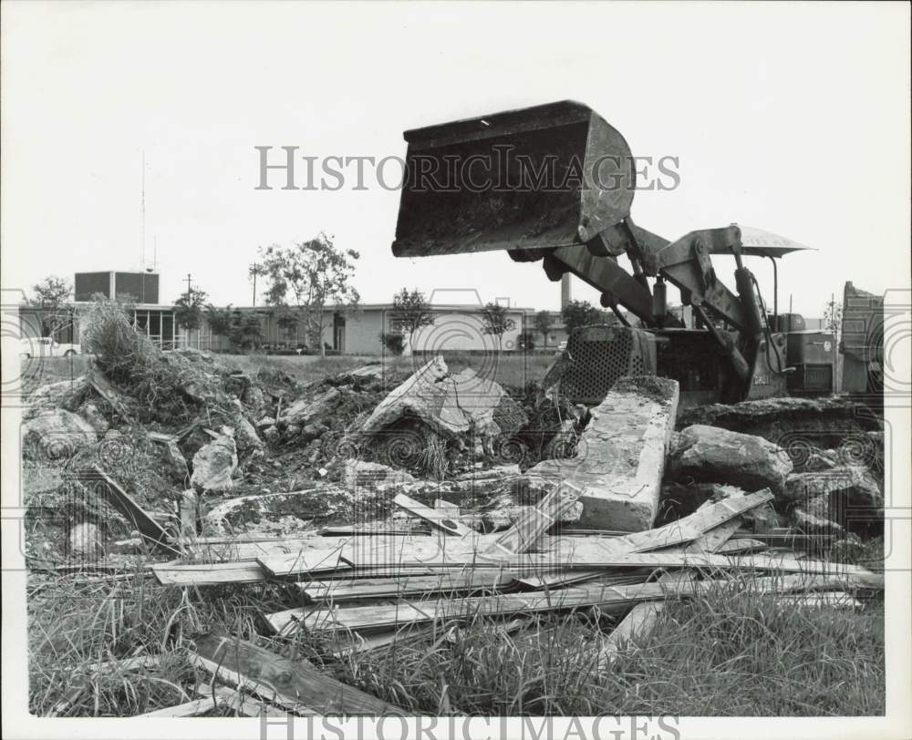 1961 Press Photo Man in bulldozer breaks ground at Pasadena Public Library.- Historic Images