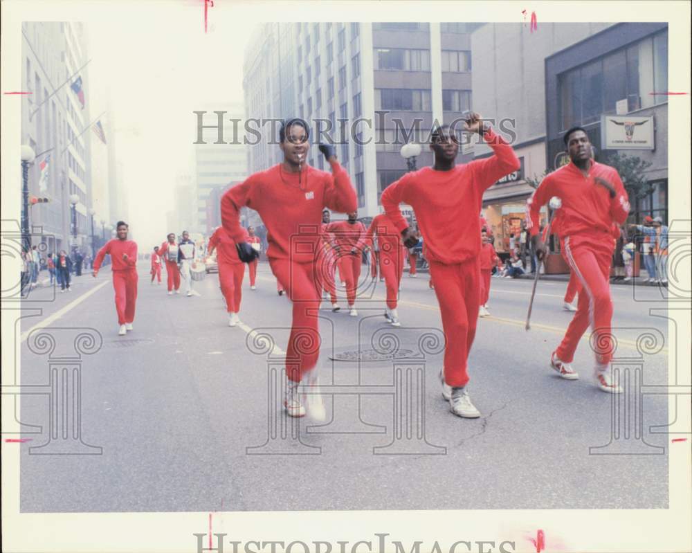 1988 Press Photo Marchers in Martin Luther King Parade along a Houston street.- Historic Images