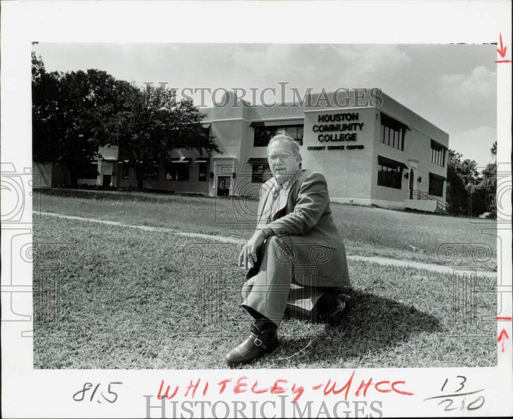 1979 Press Photo J.B. Whiteley at site of Houston Community College center.- Historic Images