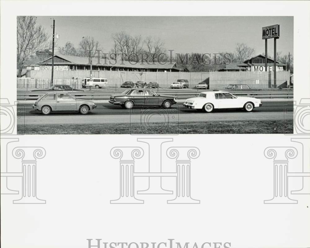 1984 Press Photo Fenced in Olympic Motel at 145 North in Houston - hpa98575- Historic Images