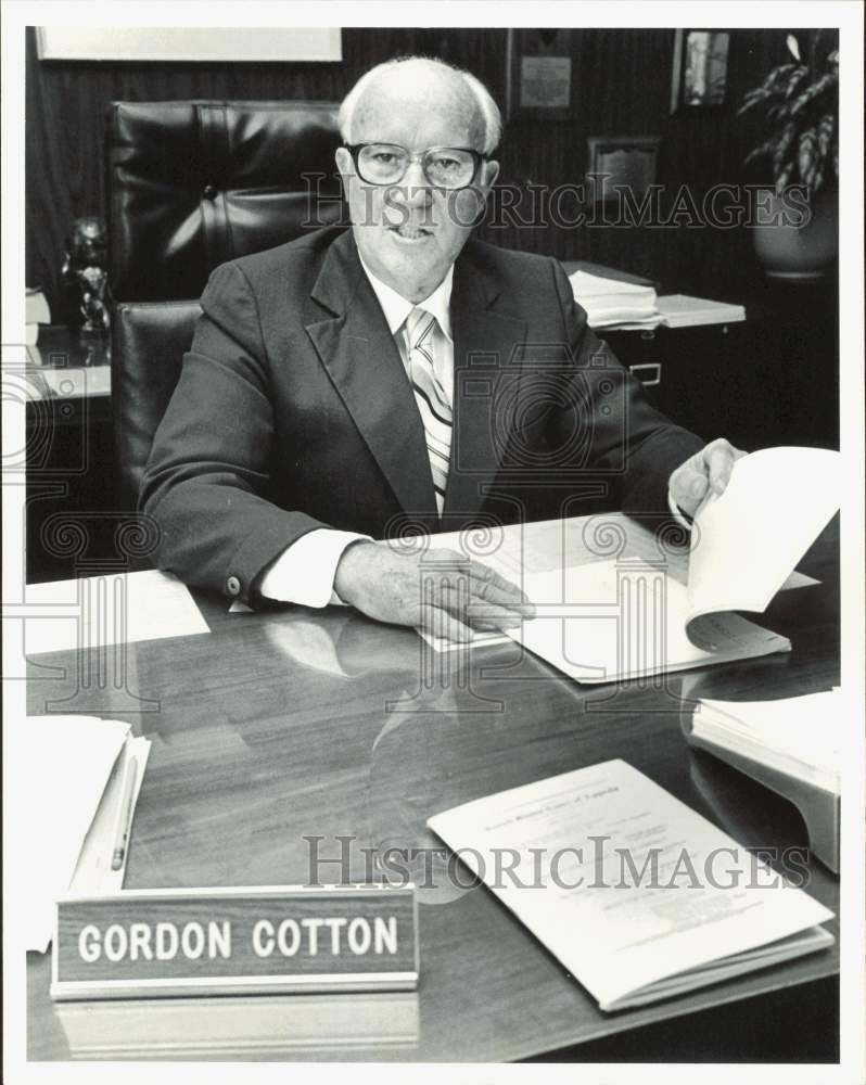 1980 Press Photo Gordon Cotton of Houston Independent School District (HISD)- Historic Images