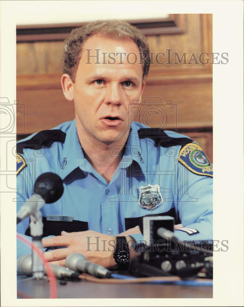 1990 Press Photo Mark Clark of HPOA hold press conference - hpb00853- Historic Images