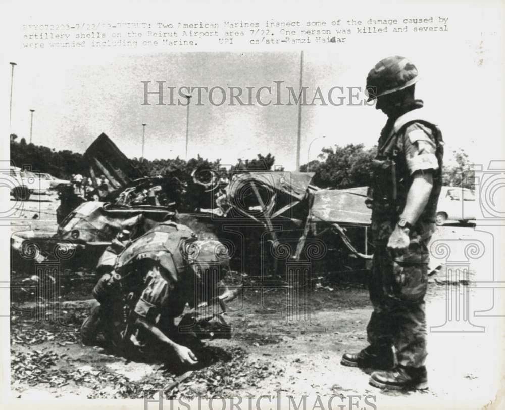 1982 Press Photo Marines inspect Beirut Airport artillery shelling damage.