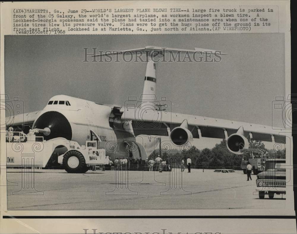 1968 Press Photo World&#39;s Largest Plane C5 Galaxy Blows Tire, Marietta, Georgia- Historic Images