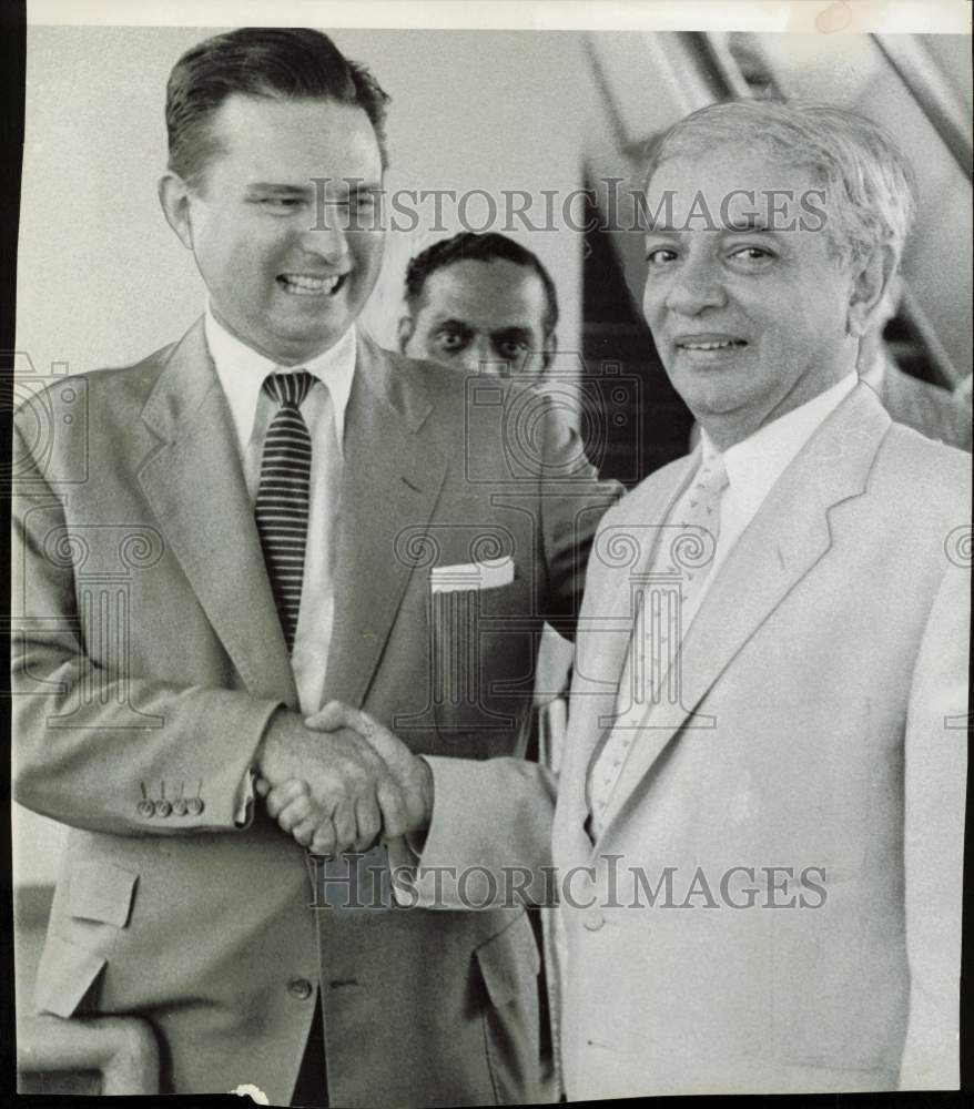 1955 Press Photo Indian Ambassador Gaganvihari Mehta and Mayor Hofheinz greet- Historic Images