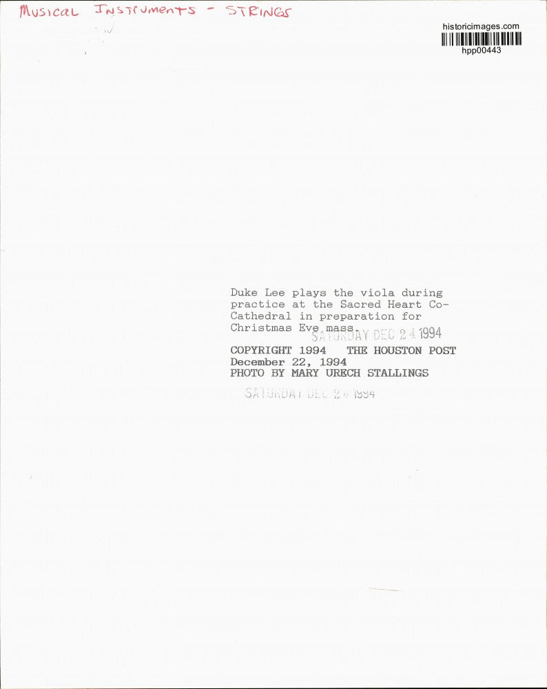 1994 Press Photo Duke Lee plays viola in rehearsal at Sacred Heart Co-Cathedral.