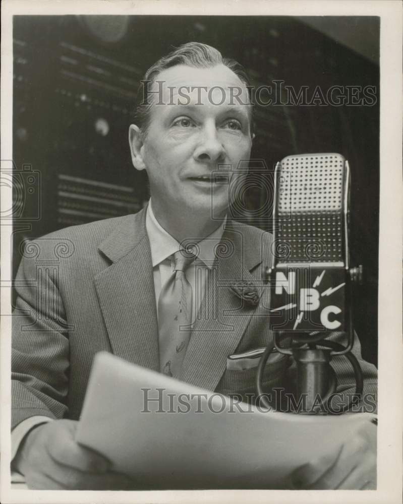 1956 Press Photo John Cameron Swayze, communicator for &quot;Monitor,&quot; on NBC Radio.- Historic Images