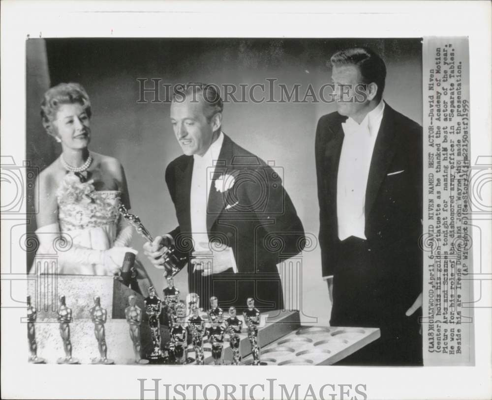 1959 Press Photo David Niven, Irene Dunne &amp; John Wayne at Academy Awards.- Historic Images