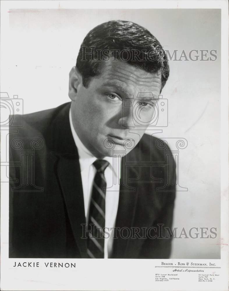 1972 Press Photo Comedian Jackie Vernon - hpp04725- Historic Images