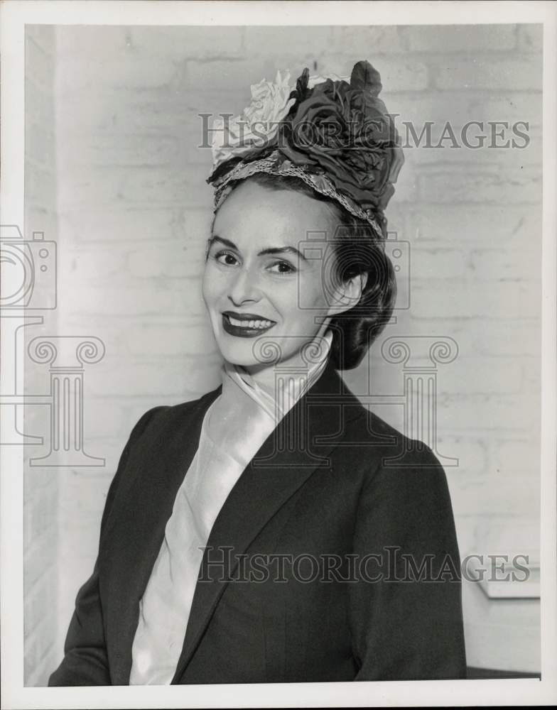 1955 Press Photo Austine, Fashion Writer - hpp04925- Historic Images