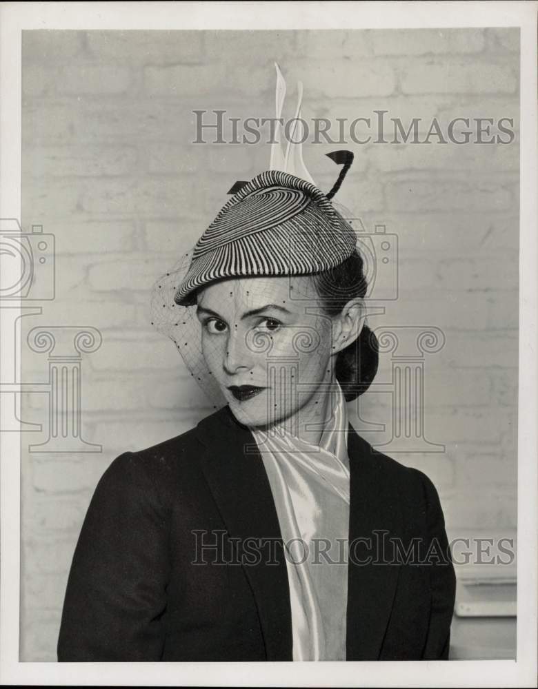 1955 Press Photo Austine, Fashion Writer - hpp04930- Historic Images