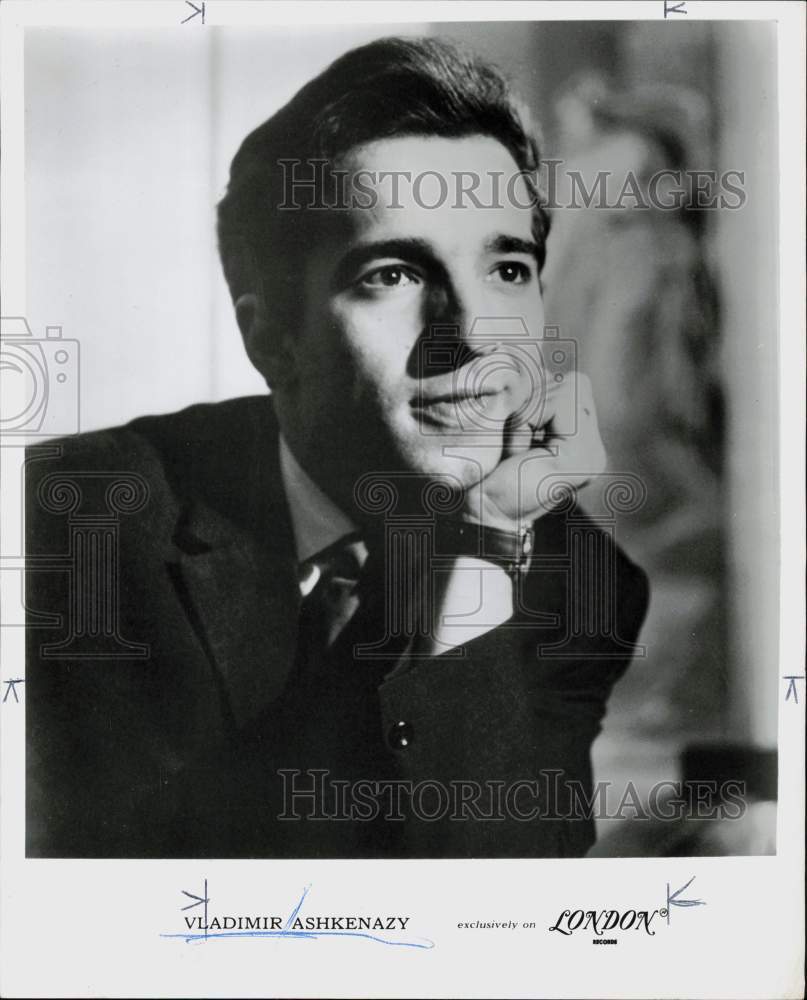 1968 Press Photo Vladimir Ashkenazy, Russian pianist and conductor. - hpp05121- Historic Images