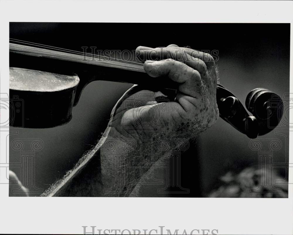 1984 Press Photo Fiddler - hpp05446- Historic Images