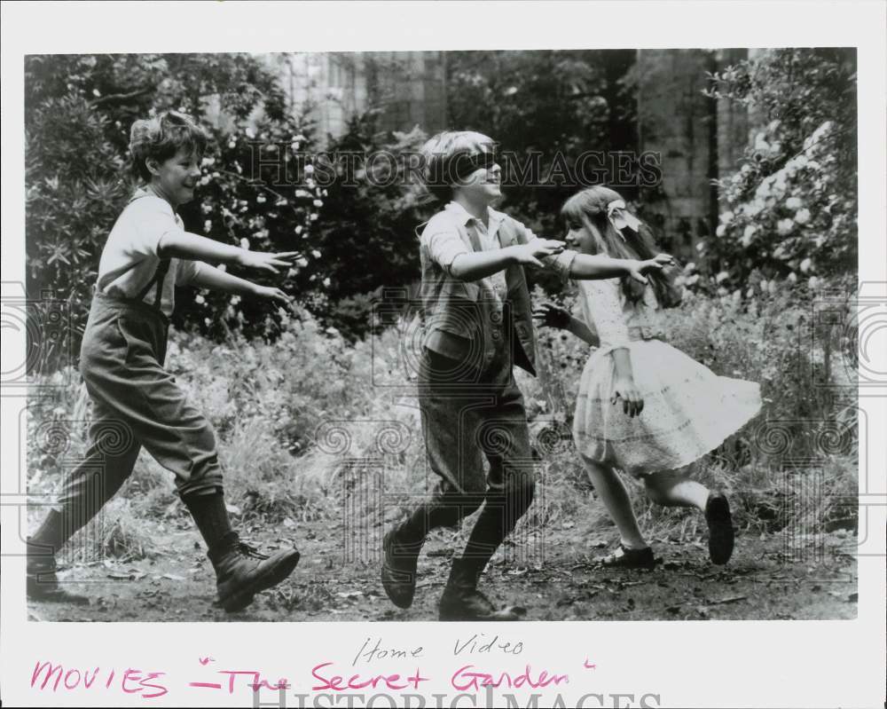 Press Photo Children Playing in &quot;The Secret Garden&quot; Movie - hpp07693- Historic Images