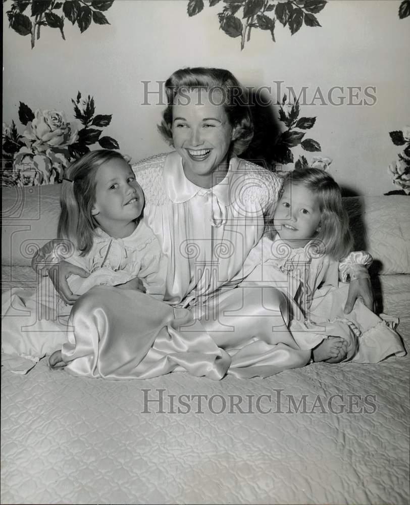 1959 Press Photo Actress Phyllis Avery &amp; Daughters Avery &amp; Anne - hpp08443- Historic Images