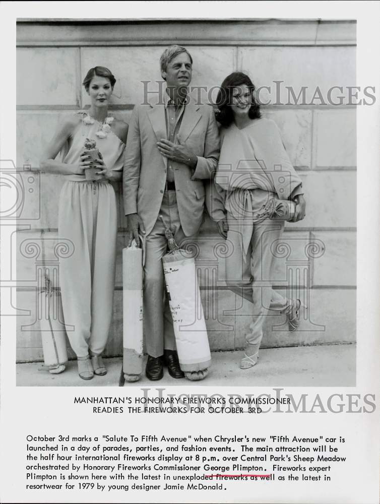 1978 Press Photo George Plimpton Models Jamie McDonald Fashion &amp; Fireworks- Historic Images