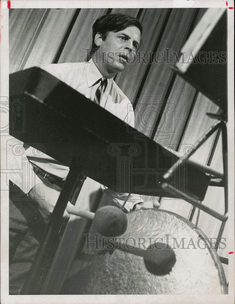 1968 Press Photo George Plimpton in &quot;The Secret Musical Life of George Plimpton&quot;- Historic Images