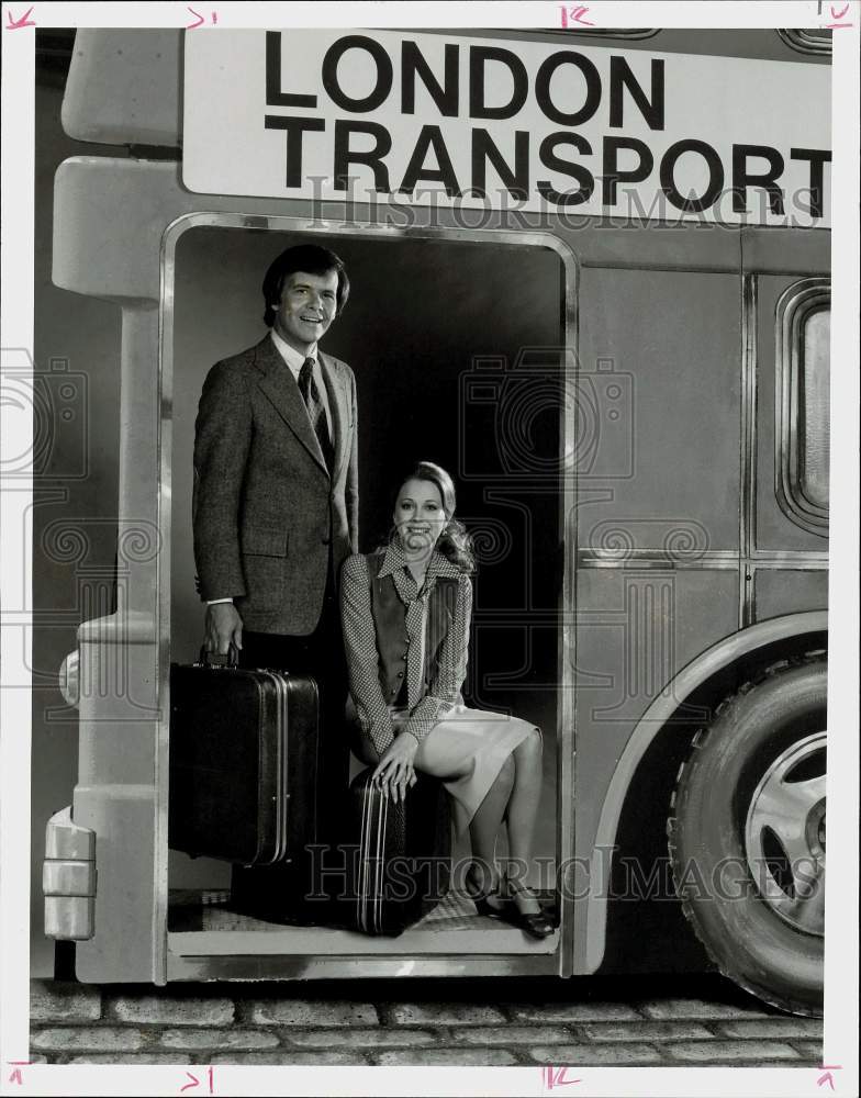 Press Photo Tom Brokaw & Jane Pauley on Bus in London for "Today" Show- Historic Images