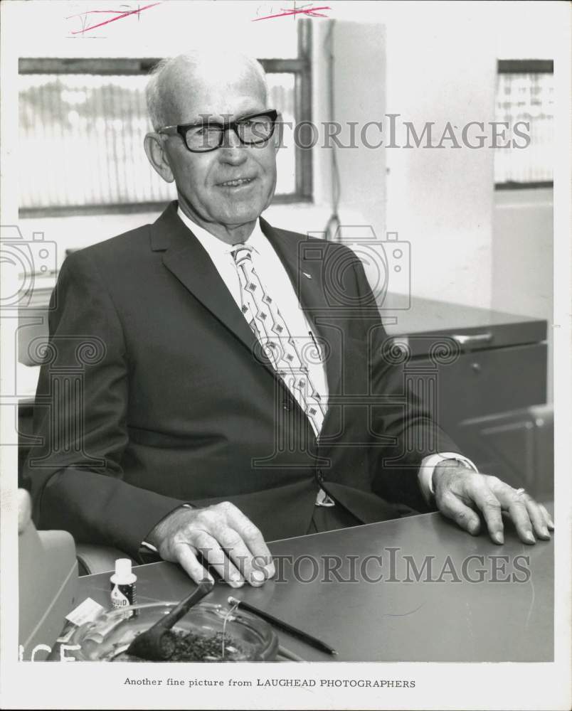 1969 Press Photo Wood Bouldin at Rice Athletic Business Office - hpp11117- Historic Images