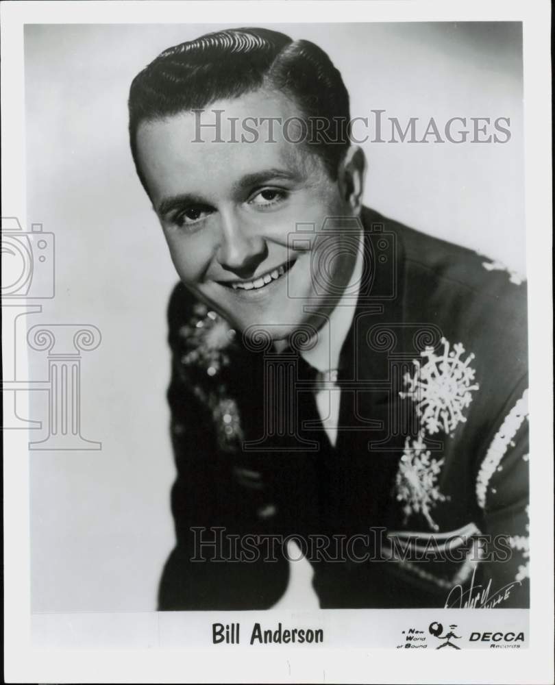 1967 Press Photo Bill Anderson sings title song for &quot;Stranger On The Run&quot; on NBC- Historic Images