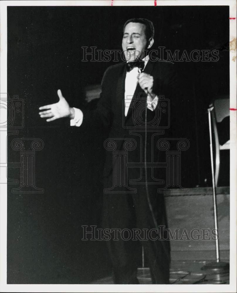 1958 Press Photo Singer Tony Bennett Performing in Texas - hpp12441- Historic Images