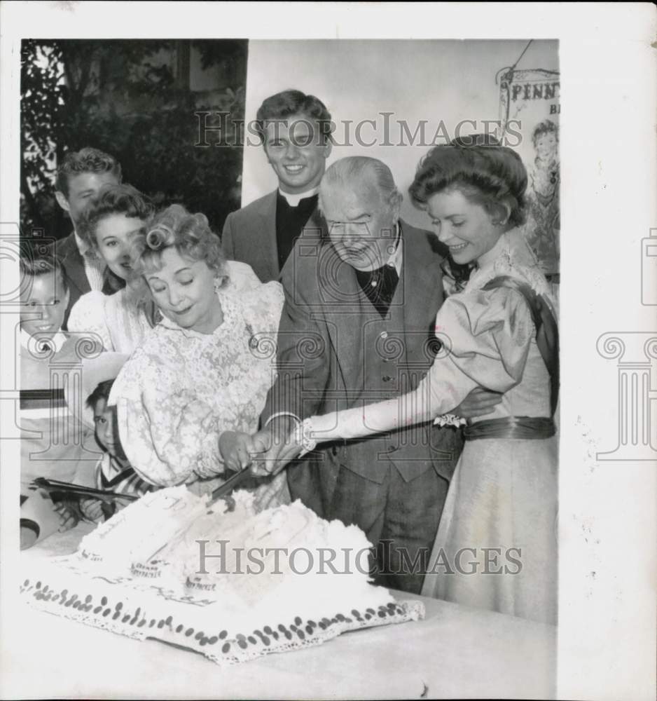 1958 Press Photo Actors Cut Cake at Charles Coburn&#39;s Surprise Birthday Party, CA- Historic Images