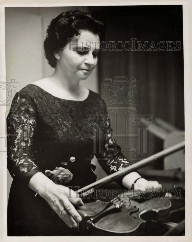 1962 Press Photo Musician Marcella Boffa holding violin - hpp13493- Historic Images