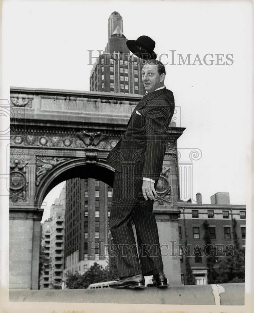 1957 Press Photo Actor Ray Bolger - hpp13545- Historic Images