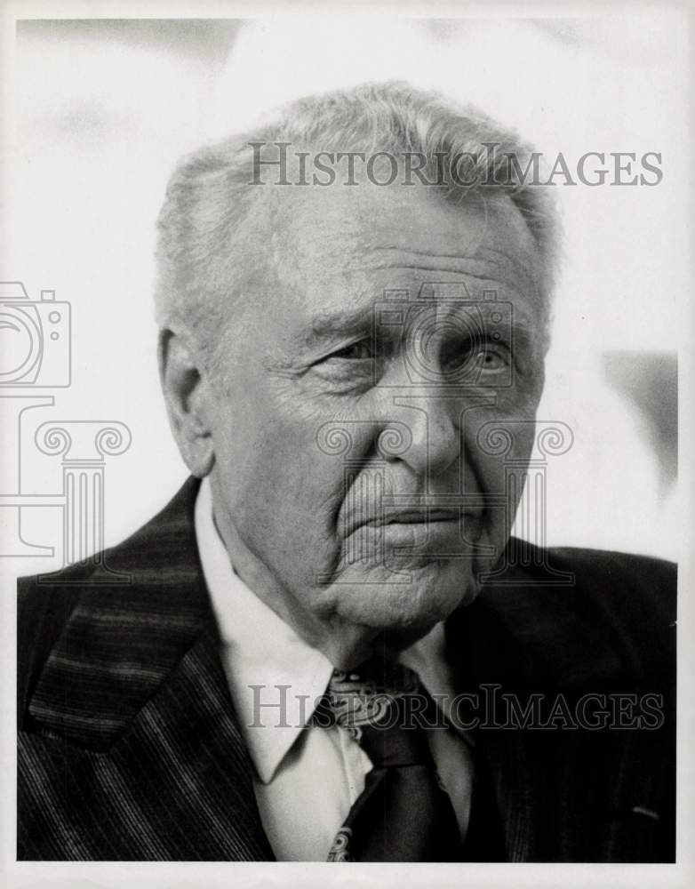 1977 Press Photo Actor Ralph Bellamy of &quot;Hunter&quot; - hpp13733- Historic Images