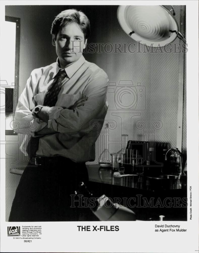 1993 Press Photo David Duchovny in a scene on &quot;The X-Files,&quot; on Fox. - hpp15158
