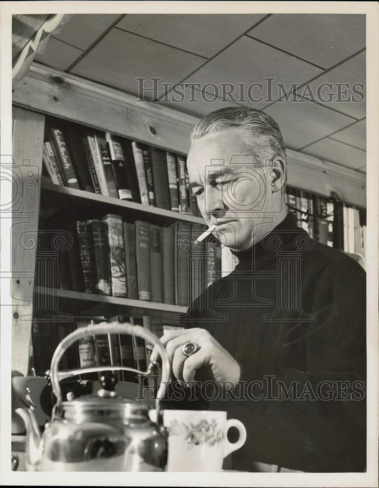 1956 Press Photo Jim Bishop, author of &quot;The Day Lincoln Was Shot.&quot; - hpp15663- Historic Images