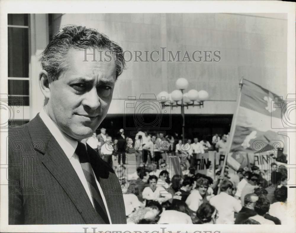 1964 Press Photo Elie Abel on "Quebec--Oui; Ottawa--Non," on NBC Television.