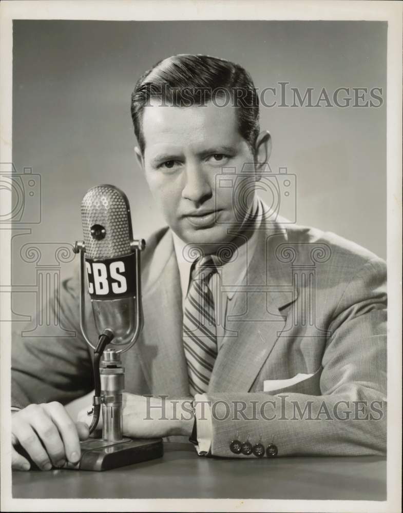 1955 Press Photo Newsman &quot;Douglas Edwards with the New You Need to Know.&quot;- Historic Images